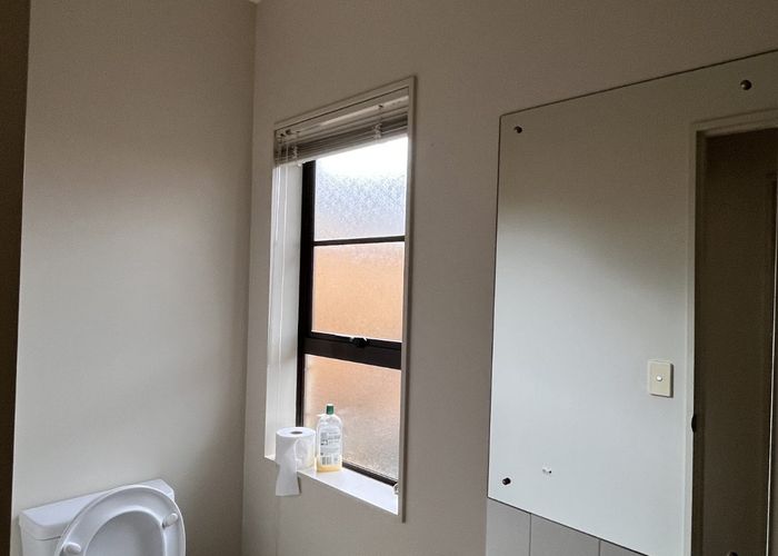 at 8 Terrasini Drive, Flat Bush, Manukau City, Auckland