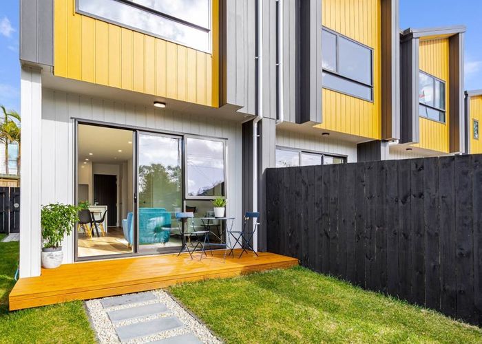  at 6/12 Fraser Road, Narrow Neck, Auckland