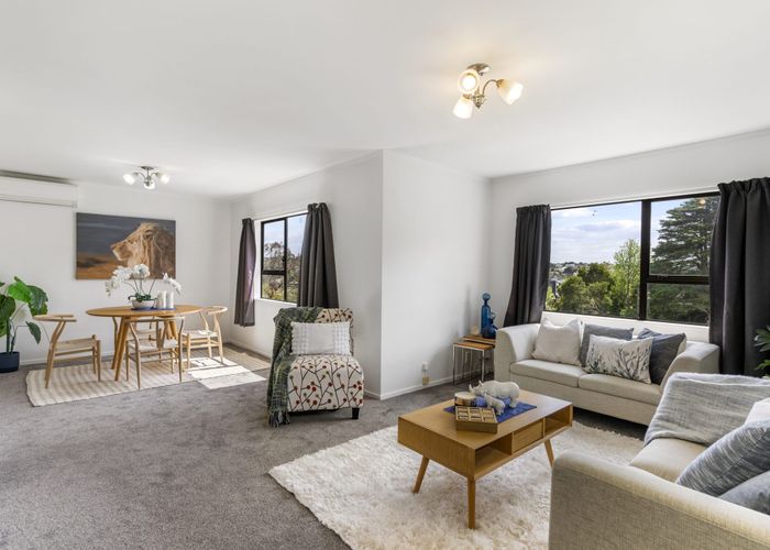  at 2/15 Squirrel Lane, Browns Bay, Auckland