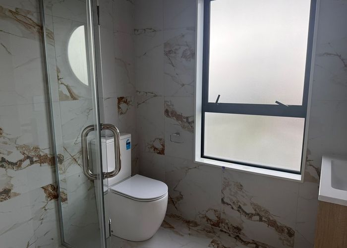  at 5/11 Sarona/11 Sarona Avenue, Glen Eden, Waitakere City, Auckland