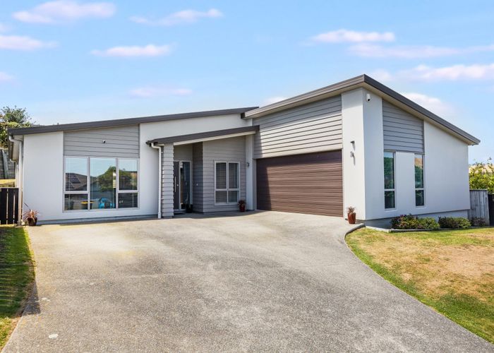  at 33 Kahurangi Heights, Aotea, Porirua
