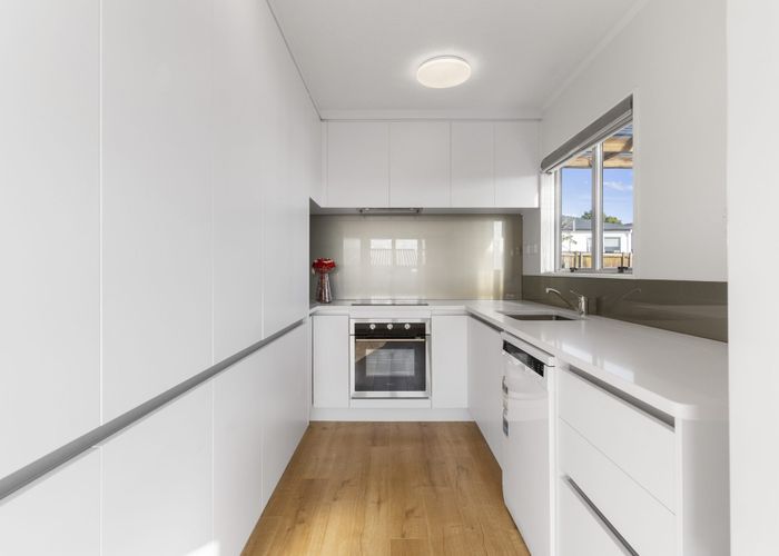  at 2/13 Greenstone Place, Clover Park, Manukau City, Auckland