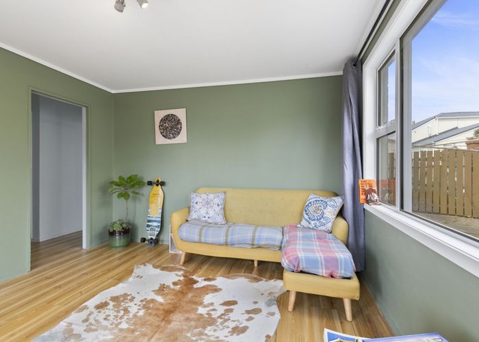  at 1/102 Lyall Parade, Lyall Bay, Wellington