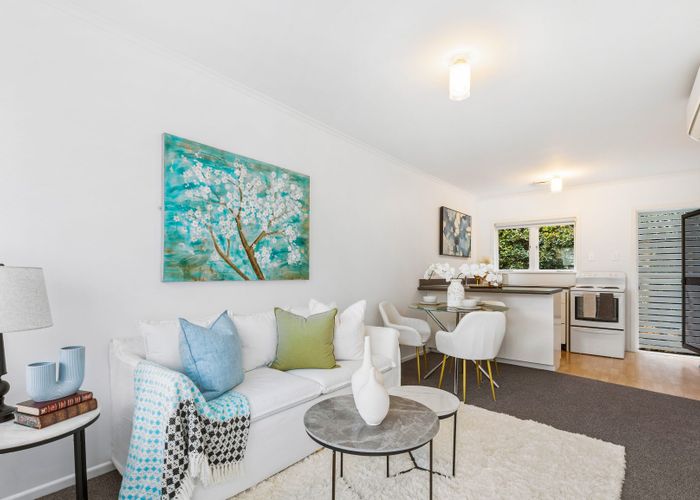  at 2/30 Halston Road, Balmoral, Auckland
