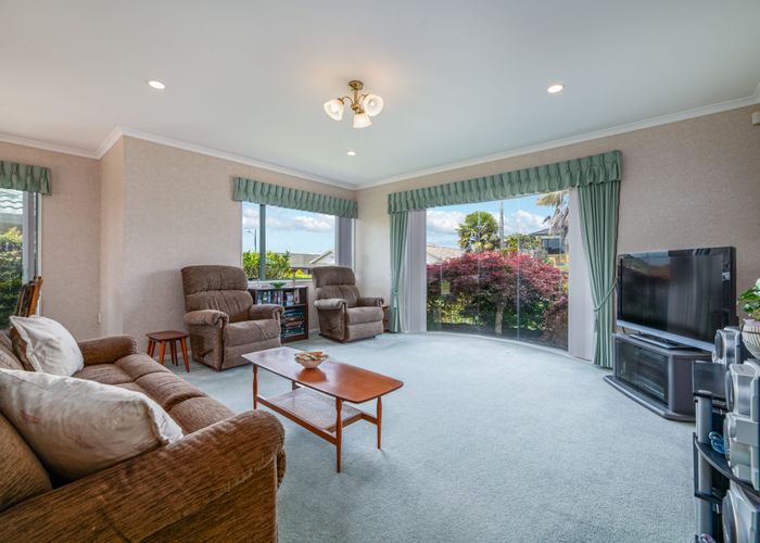 at 9 Amesbury Rise, Henderson, Auckland
