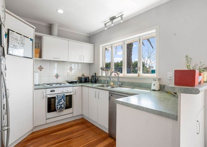  at 1/1 Gloria Avenue, Te Atatu Peninsula, Auckland