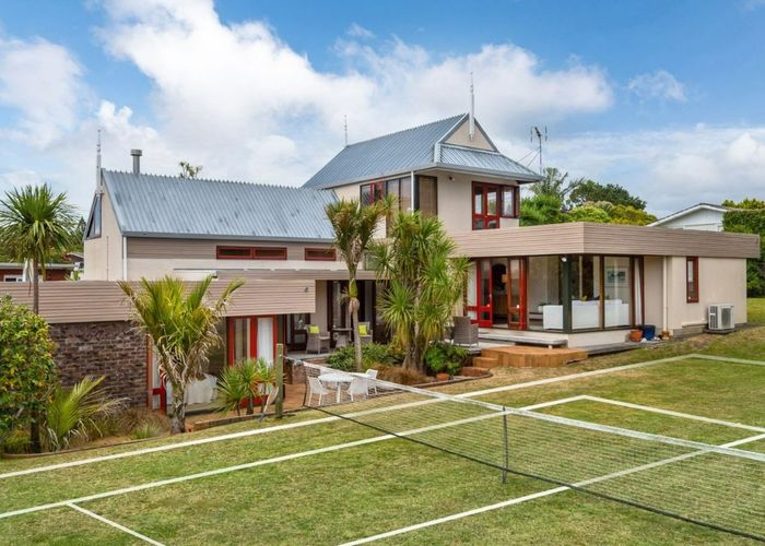  at 4 Terrylyn Drive, Hillcrest, Auckland