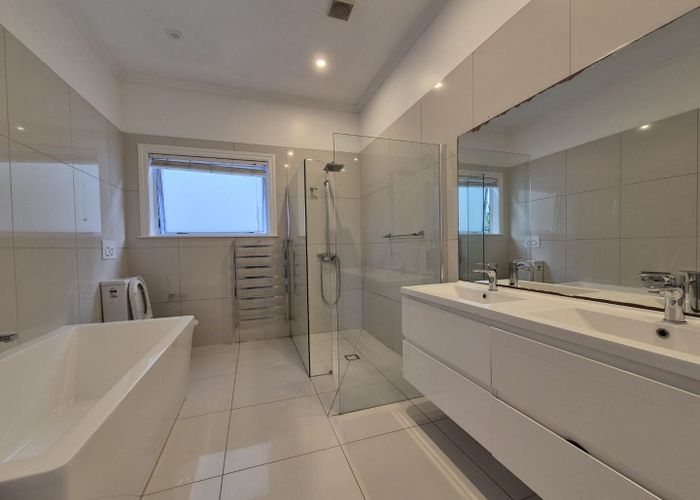  at 121 Bassett Road, Remuera, Auckland City, Auckland