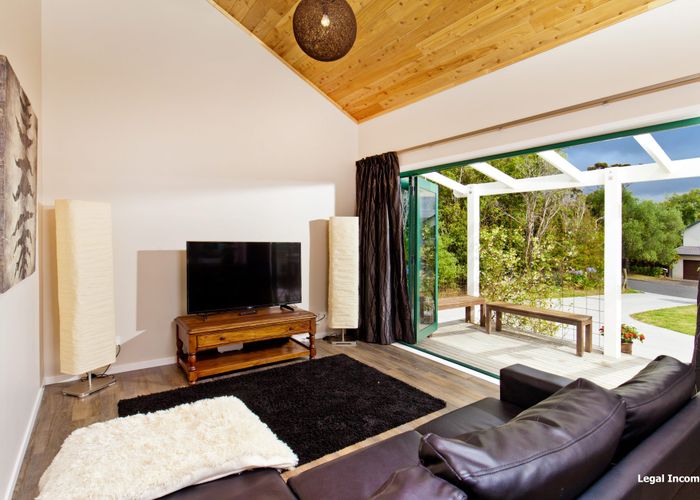  at 2 Waipuia Place, Greenhithe, Auckland