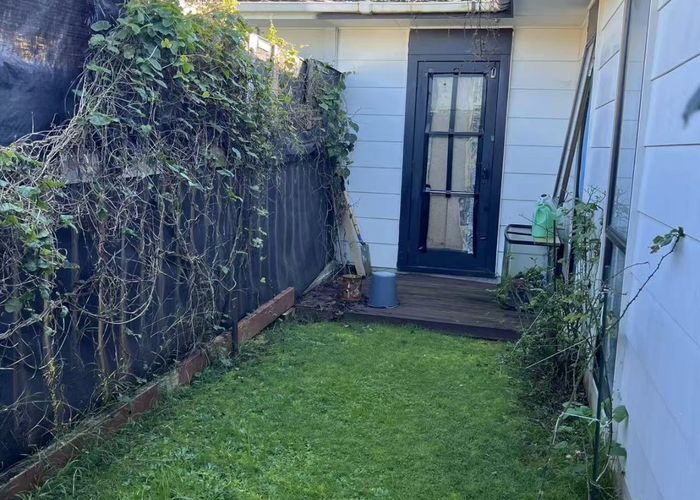  at 2/18 Bingara Place, Favona, Manukau City, Auckland
