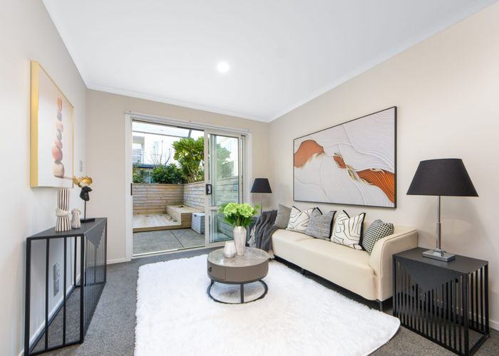  at 10 Panakenake Way, Flat Bush, Manukau City, Auckland