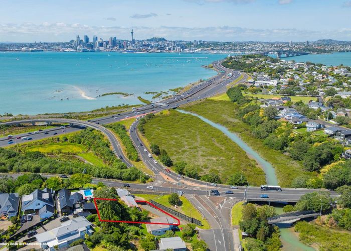  at 5 Sylvan Avenue, Northcote, North Shore City, Auckland