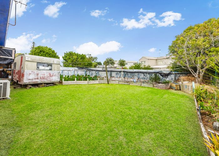  at 2/22 Norrie Smith Avenue, Flat Bush, Manukau City, Auckland