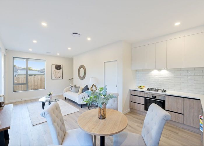  at 2/5 Hereford Street, Te Atatu Peninsula, Waitakere City, Auckland