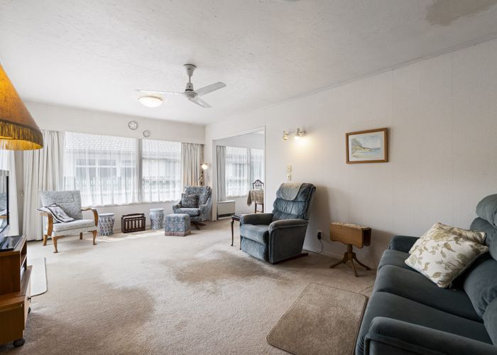  at 21 Hedge Row, Sunnyhills, Auckland