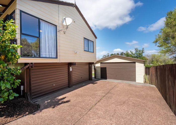  at 11 St Catherine Crescent, West Harbour, Waitakere City, Auckland