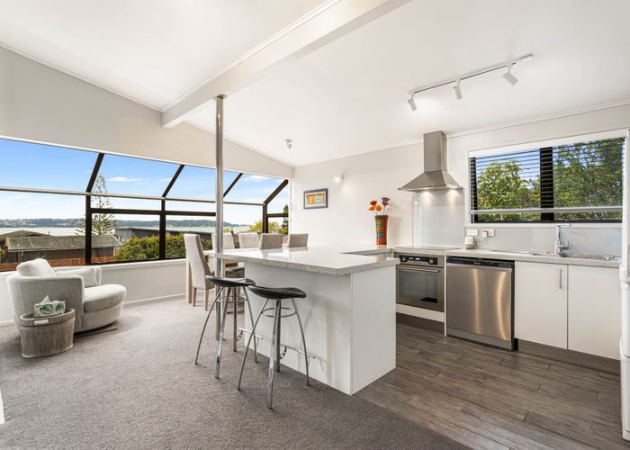  at 31 Rewarewa Road, Te Atatū Peninsula, Auckland