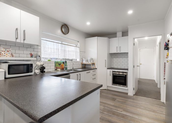  at 2/17 Poinsettia Place, Henderson, Waitakere City, Auckland
