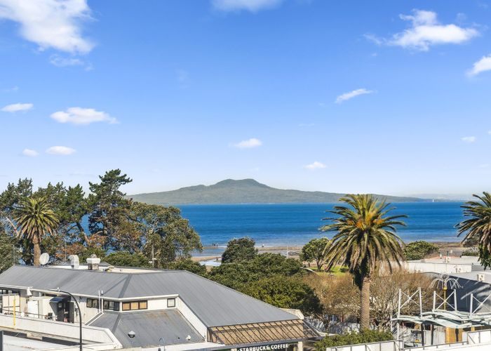  at 411/4 Bute Road, Browns Bay, Auckland