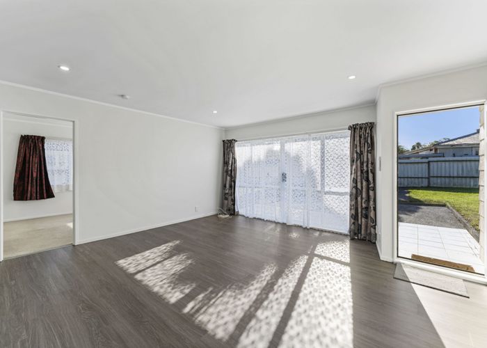  at 2/3 Ellen Street, Manurewa East, Auckland