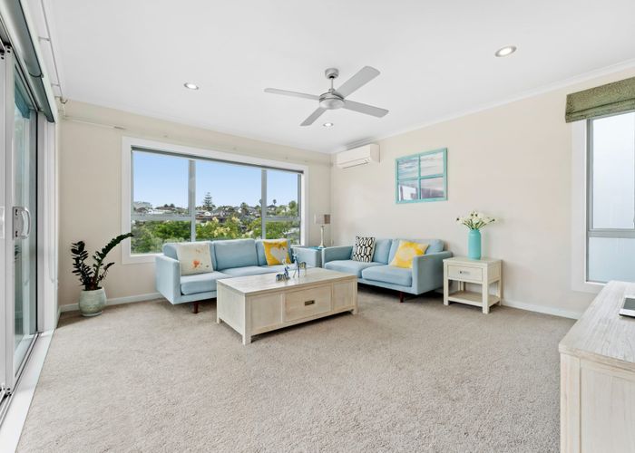  at 24 Kiteroa Terrace, Rothesay Bay, North Shore City, Auckland