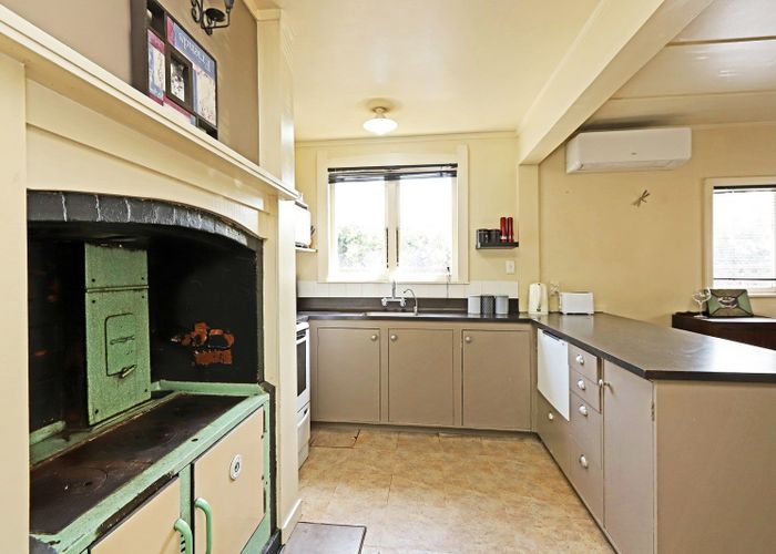  at 621 Avenue Road West, Saint Leonards, Hastings