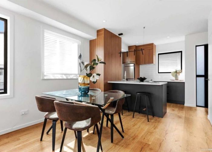  at 3/85 Royal View Road, Te Atatū South, Auckland