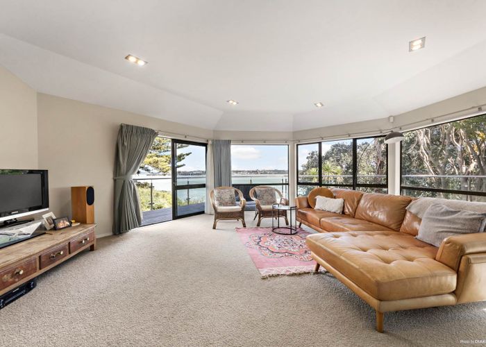  at 100 Stanley Point Road, Stanley Point, Auckland