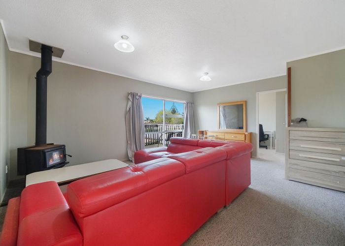  at 71 Seaview Road, Glenfield, Auckland