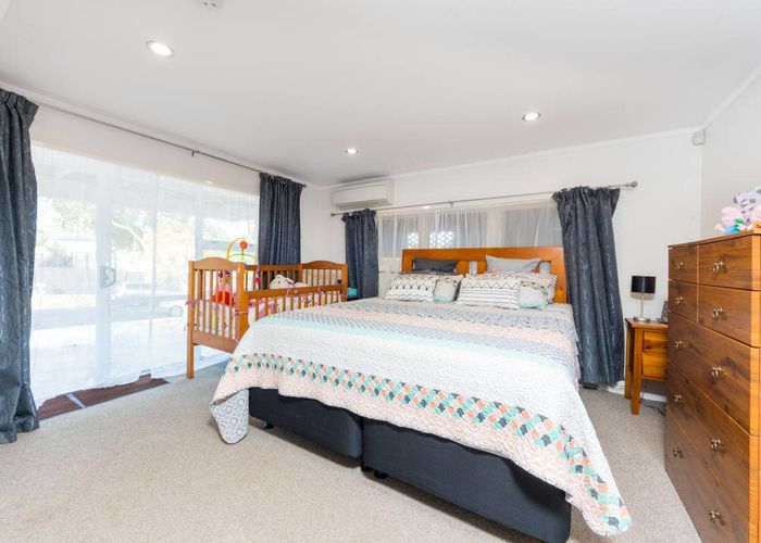  at Granny flat/26 Wycherley Drive, Bucklands Beach, Manukau City, Auckland