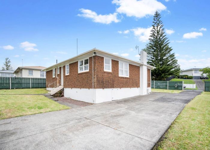  at 4 Justin Place, Te Atatu Peninsula, Waitakere City, Auckland