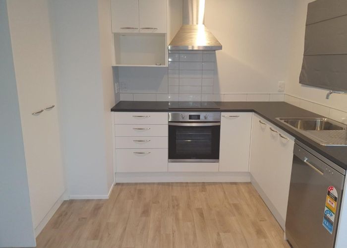  at 2/10 Gloaming Place, Conifer Grove, Papakura, Auckland