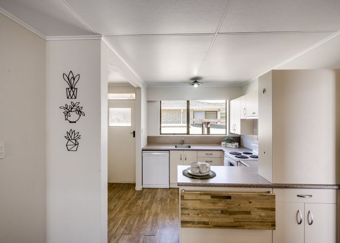  at 2/403 Avenue Road West, Hastings, Hastings