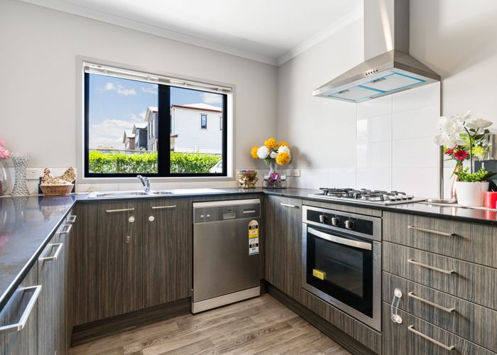  at 24 Tutuwhatu Crescent, Weymouth, Manukau City, Auckland