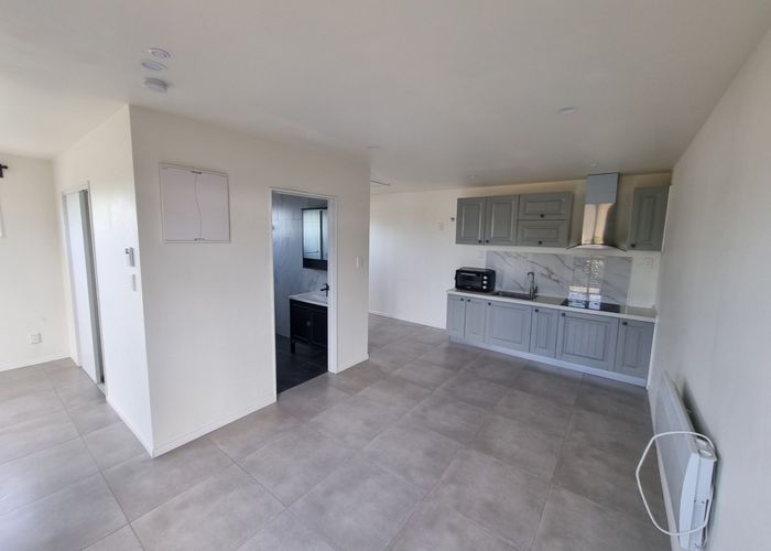  at 2/21 Montrose Street, Point Chevalier, Auckland City, Auckland