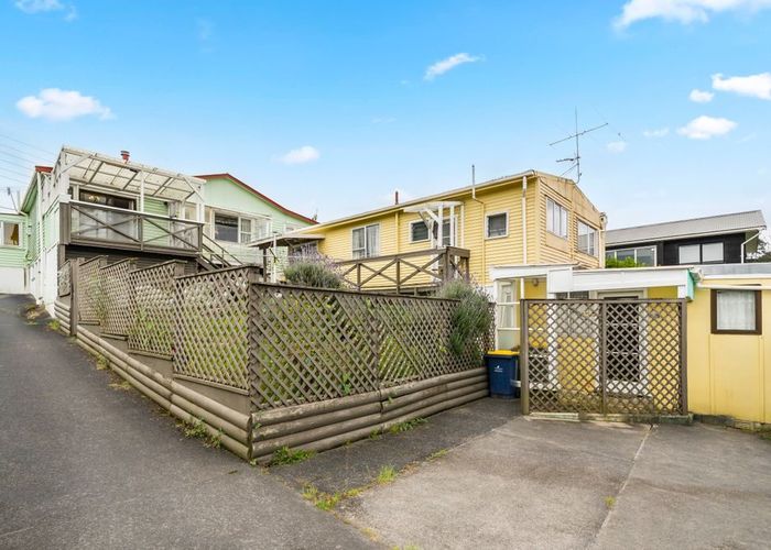  at 4 Woodglen Road, Glen Eden, Waitakere City, Auckland