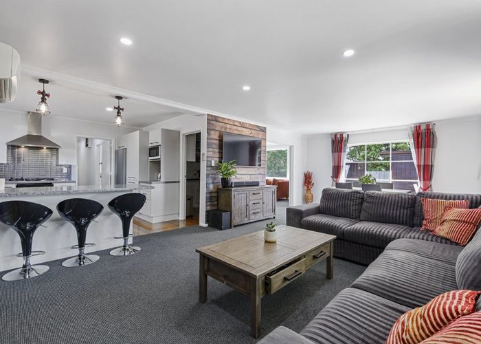  at 104 Main North Road, Woodend, Woodend