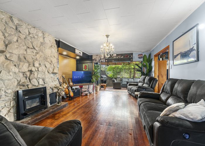  at 9 Saxton Road, Upper Vogeltown, New Plymouth