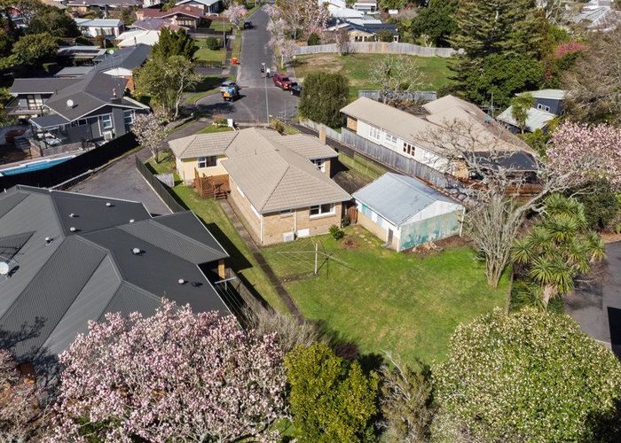  at 18 Golden Place, Fairfield, Hamilton