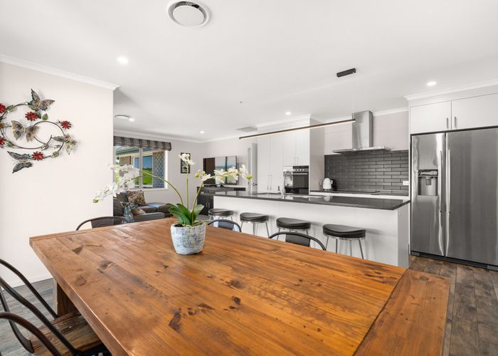  at 12 Betty May Drive, Pyes Pa, Tauranga