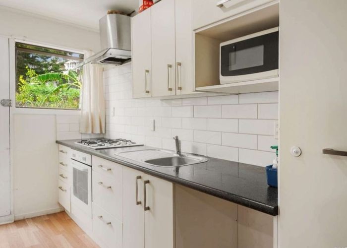  at 1/2 Griffith place, Te Atatu South, Waitakere City, Auckland
