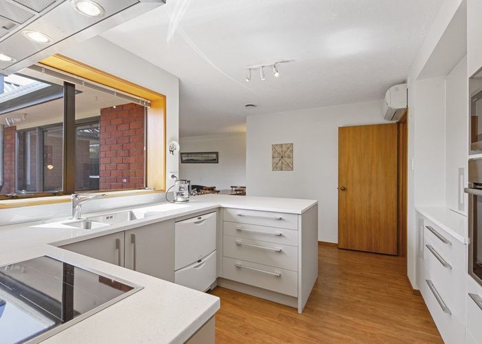  at 6 Thornhill Place, Sockburn, Christchurch City, Canterbury