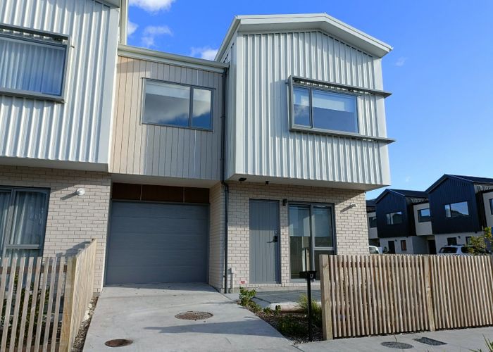  at 17 Mangahoe Road, Mount Wellington, Auckland