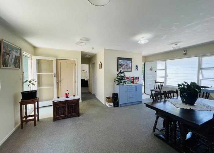  at 28A Larissa Avenue, Henderson, Waitakere City, Auckland