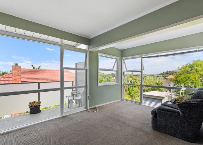  at 6/77 Old Lake Road, Narrow Neck, Auckland
