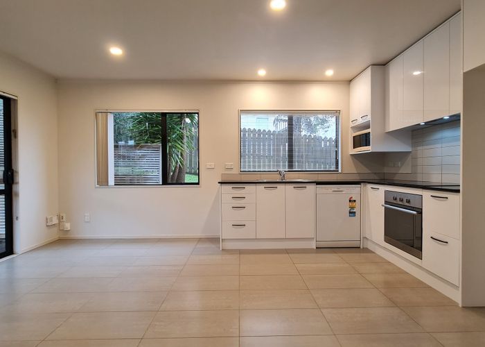  at 3 Atlantis Place, Totara Vale, Auckland