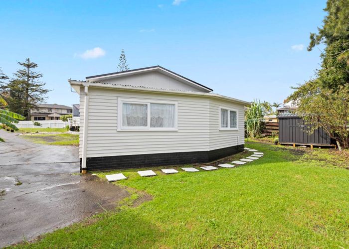  at 12 Ashbourne Place, Glendene, Waitakere City, Auckland
