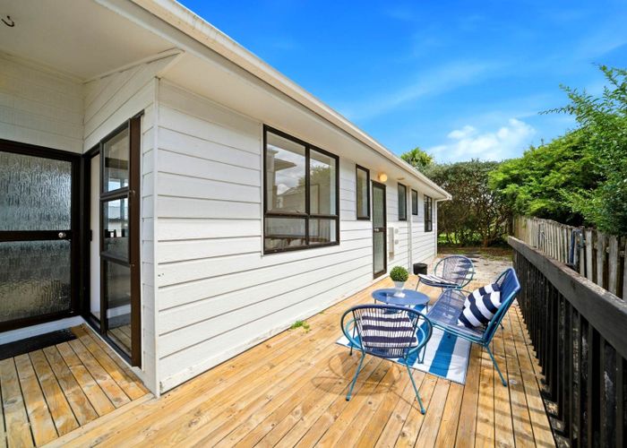  at 1/184 Chivalry Road, Glenfield, North Shore City, Auckland