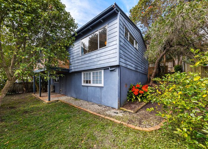  at 4/191 Titirangi Road, Titirangi, Auckland
