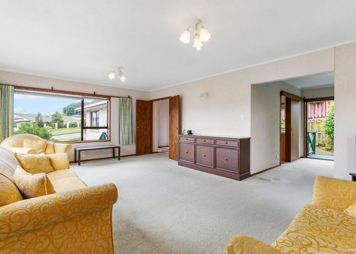  at 12 Augusta Place, Forrest Hill, Auckland